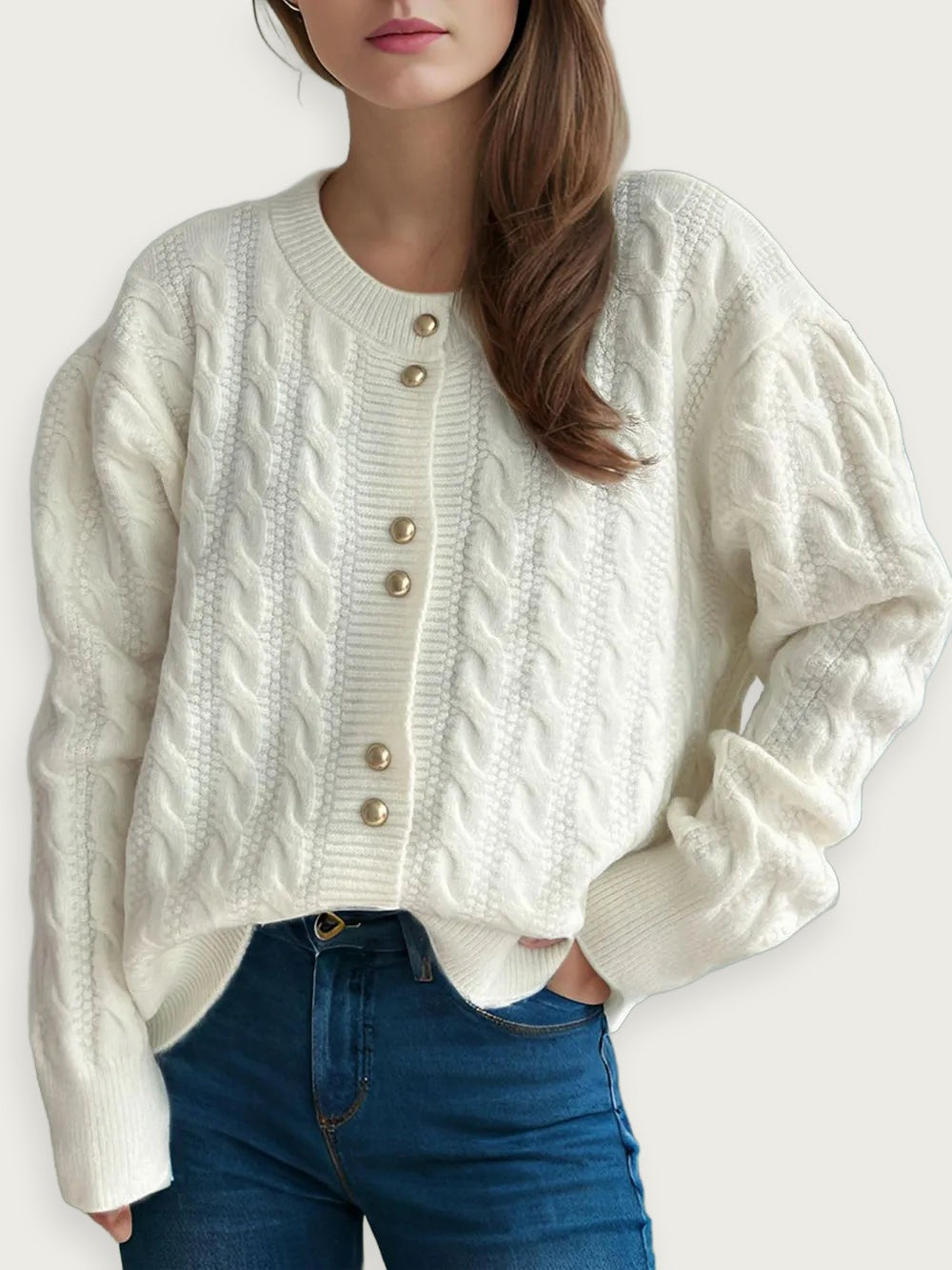 Flätstickad kofta – Klassisk rundhalsad modell