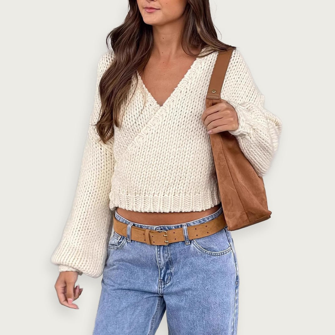 Kort stickad kofta med korsband – V-ringad modell