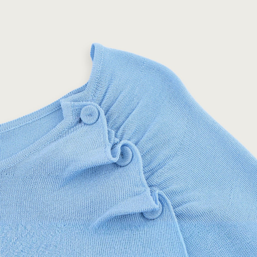 Rundhalsad Stickad Bluse Blå Stilren Passform Elegant