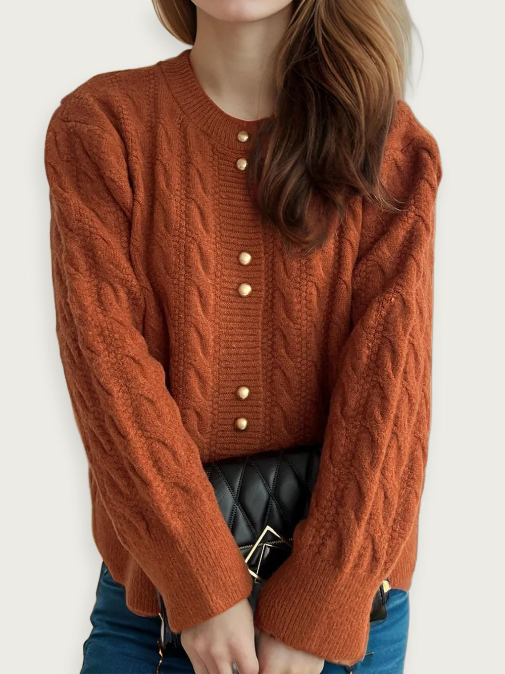 Flätstickad kofta – Klassisk rundhalsad modell