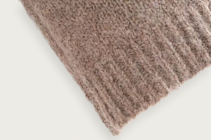 Stickad tröja med pärlor – Elegant höststil