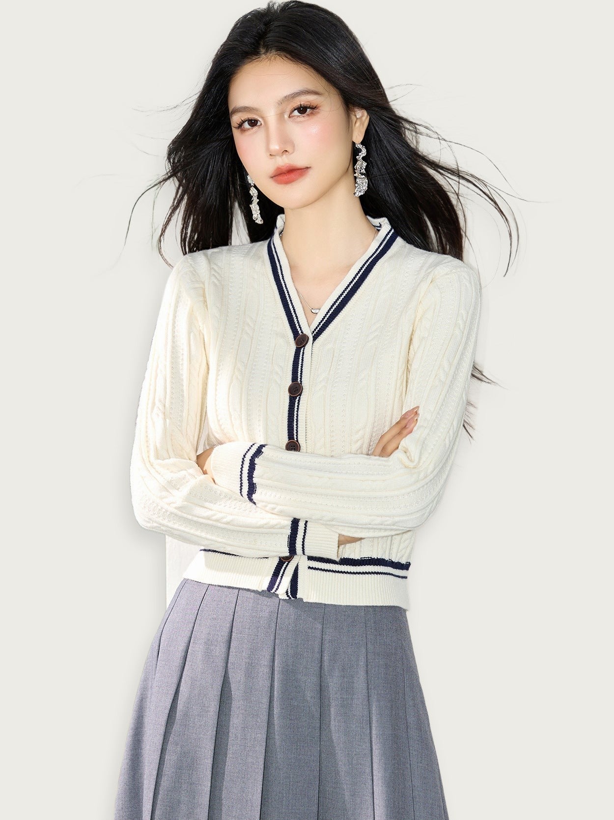 Vit Stickad Cardigan Med Polo Krage Elegant