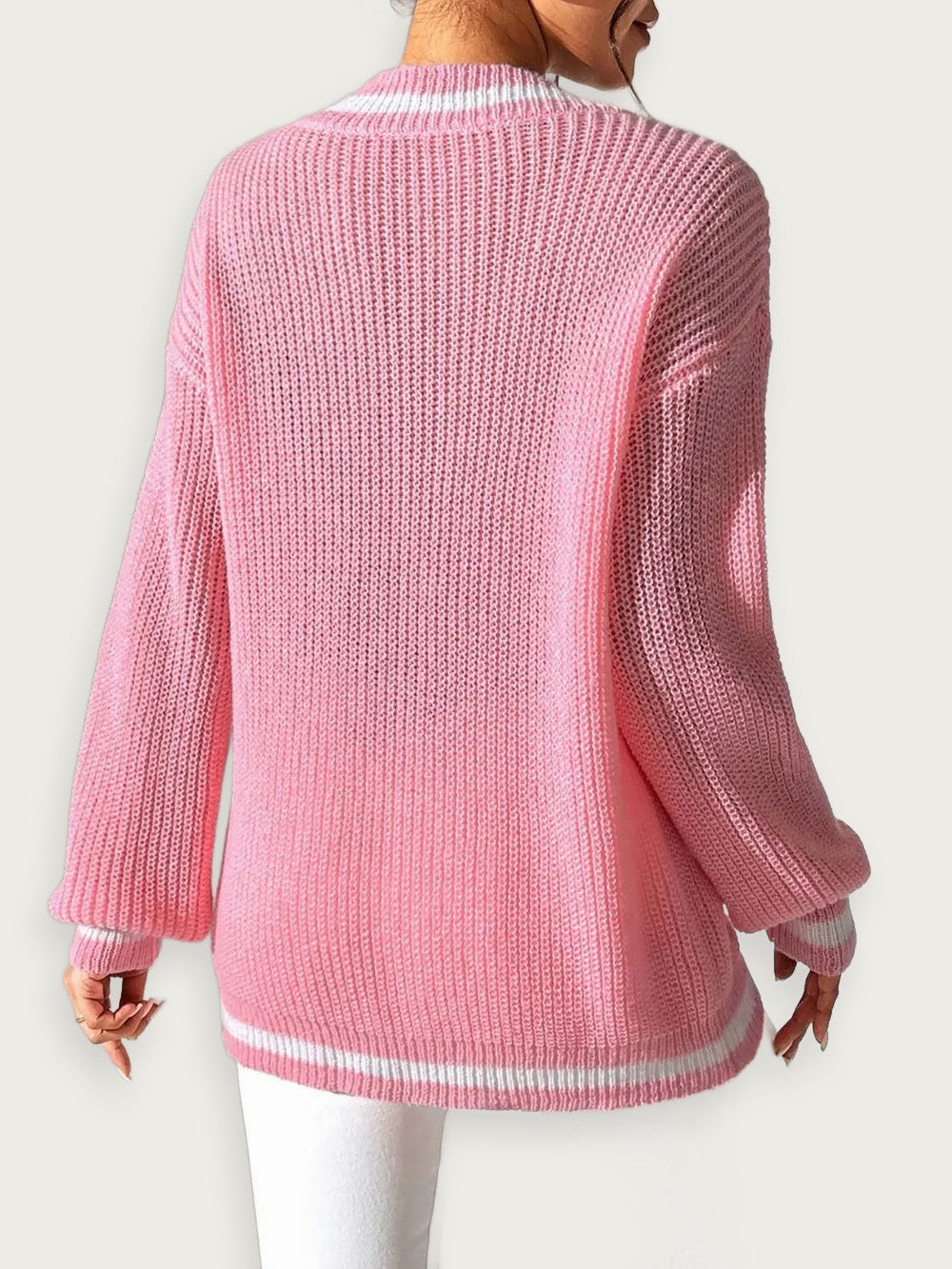 V-ringad tröja med kontrastfärger – Klassisk collegestil