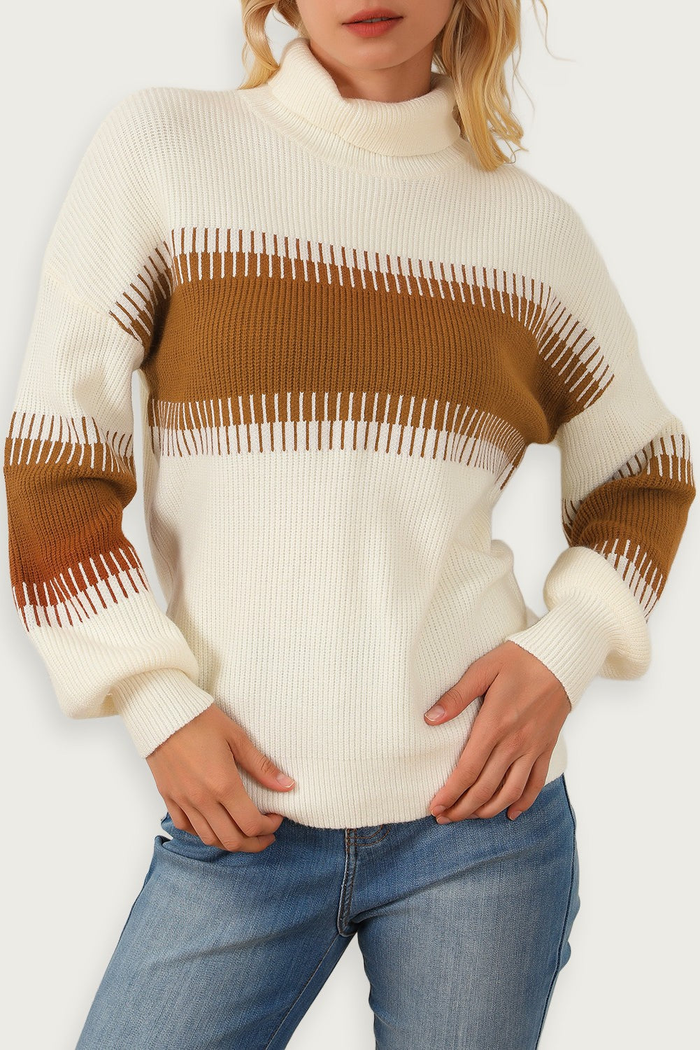 Vit patchwork polotröja – Modern stickad design