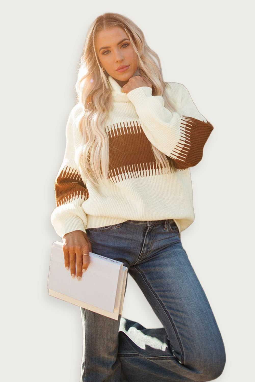 Vit patchwork polotröja – Modern stickad design