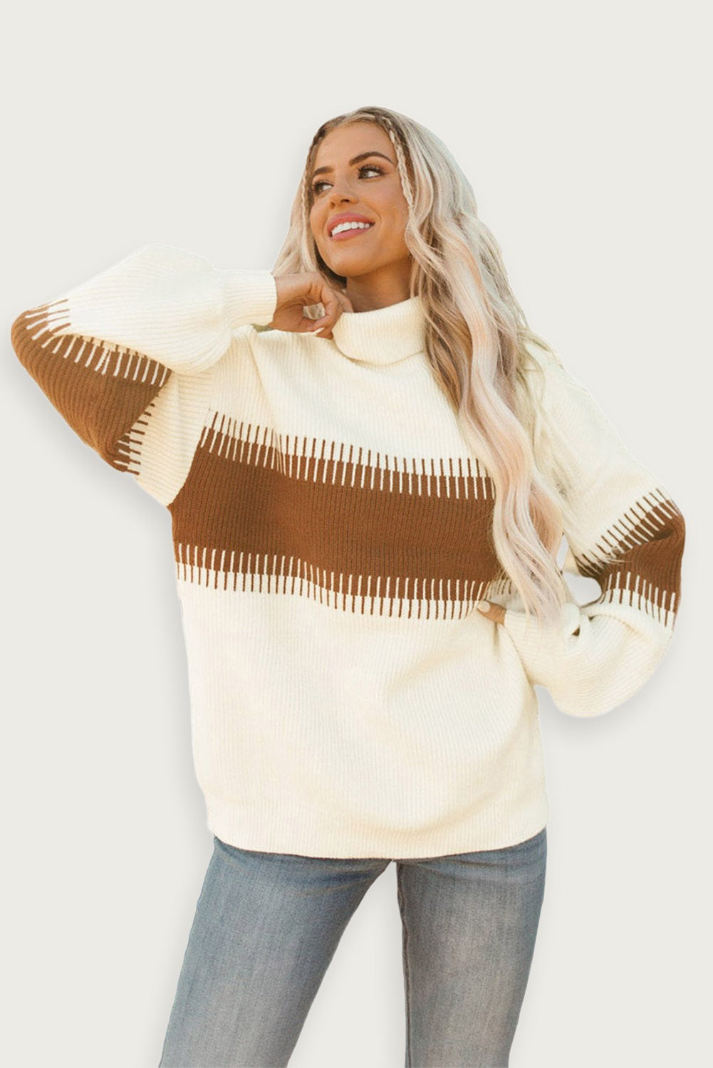 Vit patchwork polotröja – Modern stickad design