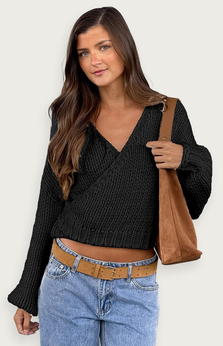 Kort stickad kofta med korsband – V-ringad modell