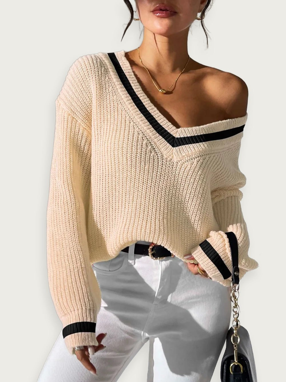 V-ringad tröja med kontrastfärger – Klassisk collegestil