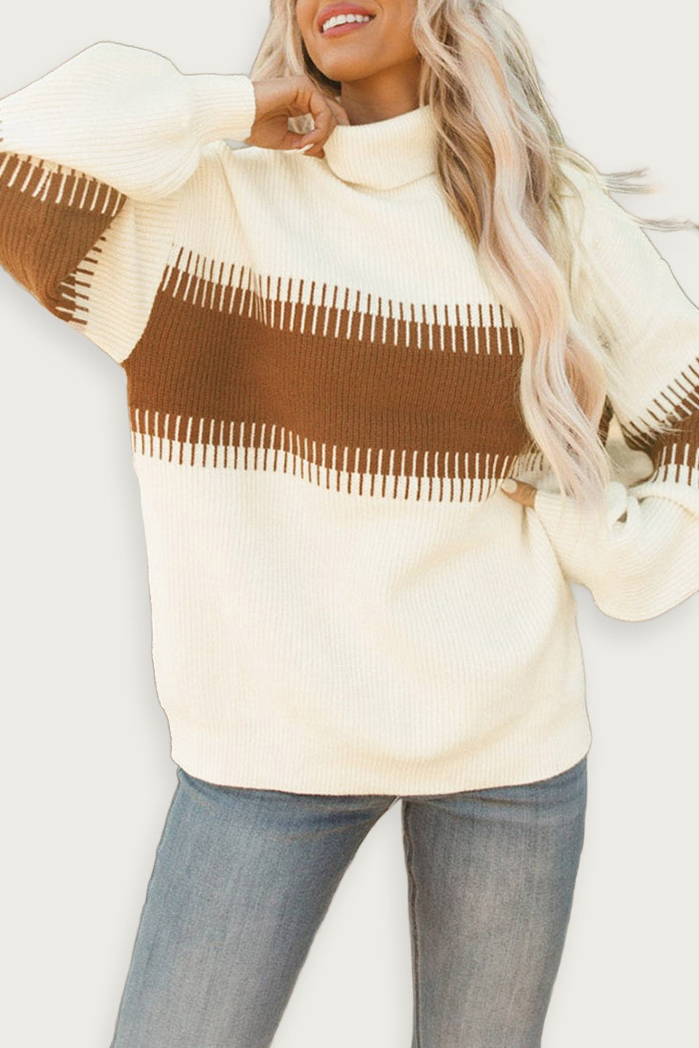 Vit patchwork polotröja – Modern stickad design