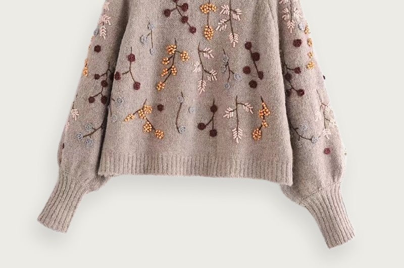 Stickad tröja med pärlor – Elegant höststil