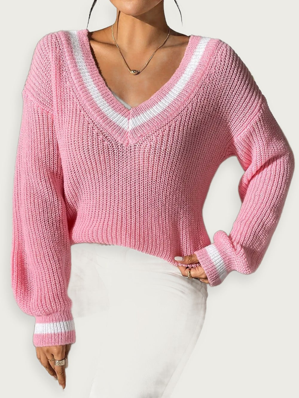 V-ringad tröja med kontrastfärger – Klassisk collegestil