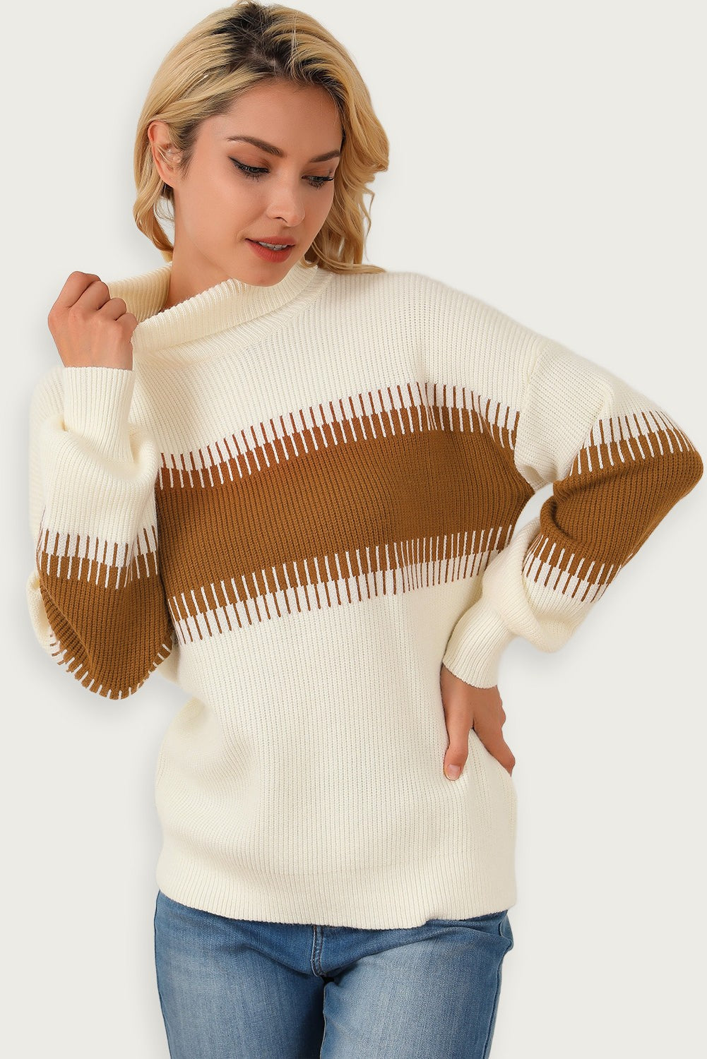 Vit patchwork polotröja – Modern stickad design