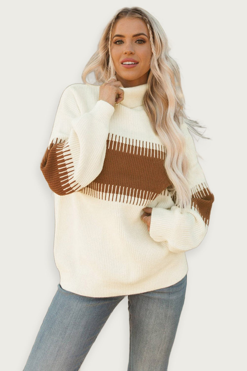 Vit patchwork polotröja – Modern stickad design