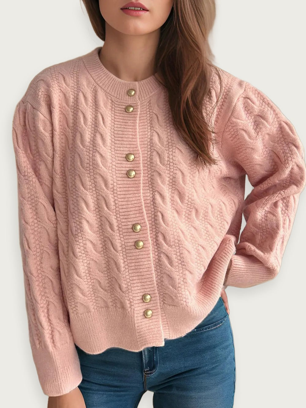 Flätstickad kofta – Klassisk rundhalsad modell