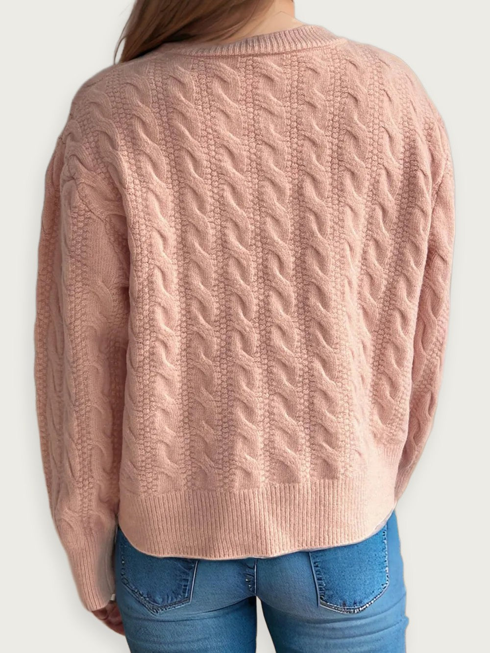 Flätstickad kofta – Klassisk rundhalsad modell