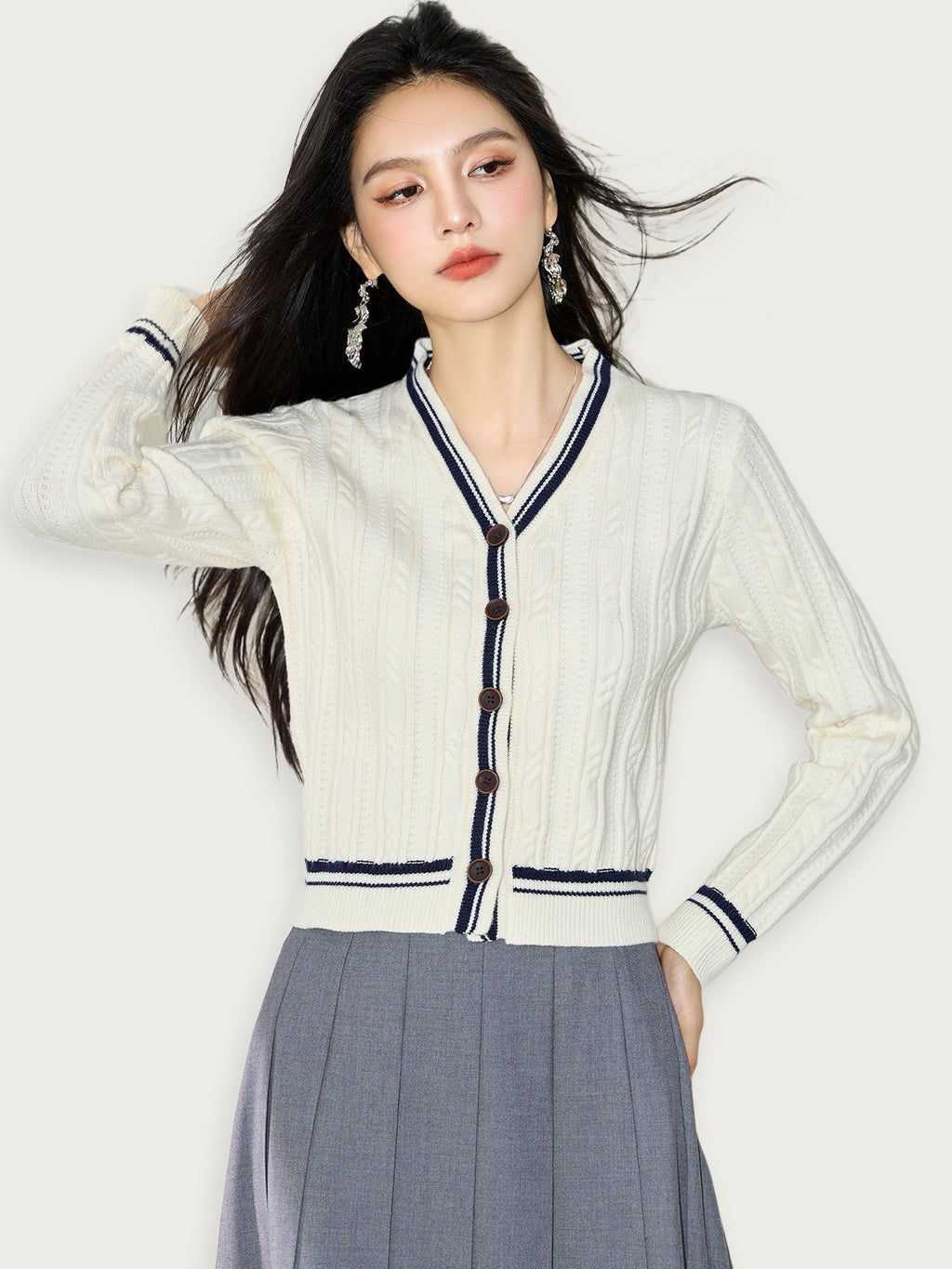 Vit Stickad Cardigan Med Polo Krage Elegant
