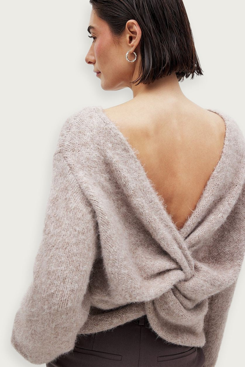 Stickad tröja med djup rygg – Vändbar design