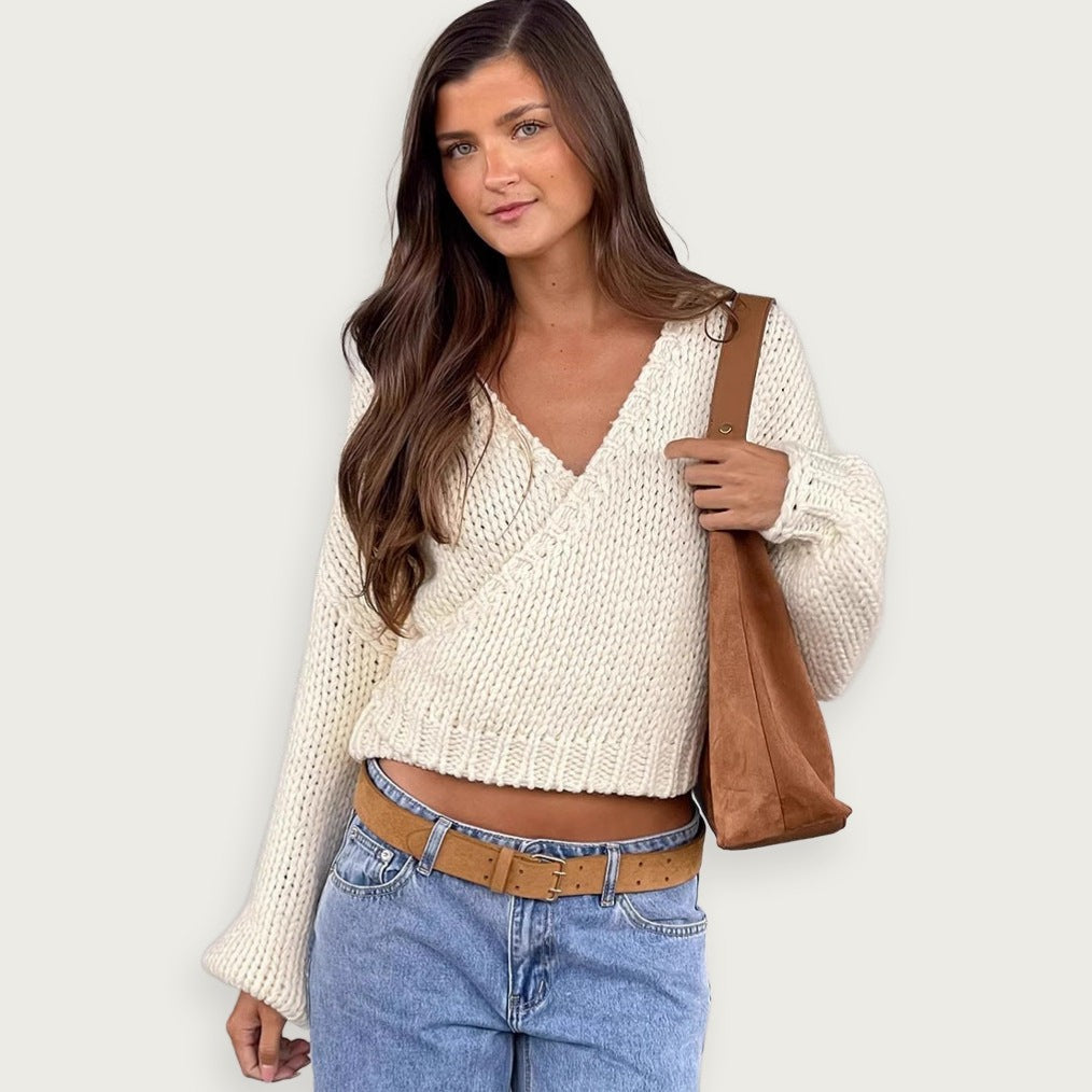 Kort stickad kofta med korsband – V-ringad modell