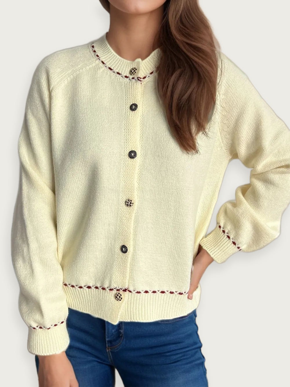 Klassisk kofta med knappar – Långärmad stickad modell