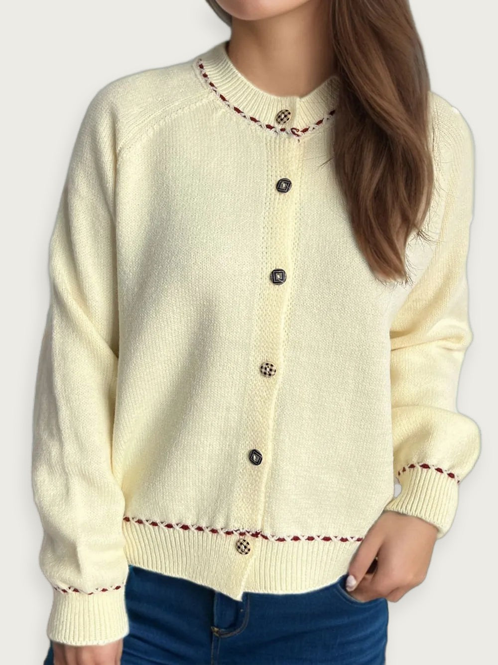 Klassisk kofta med knappar – Långärmad stickad modell