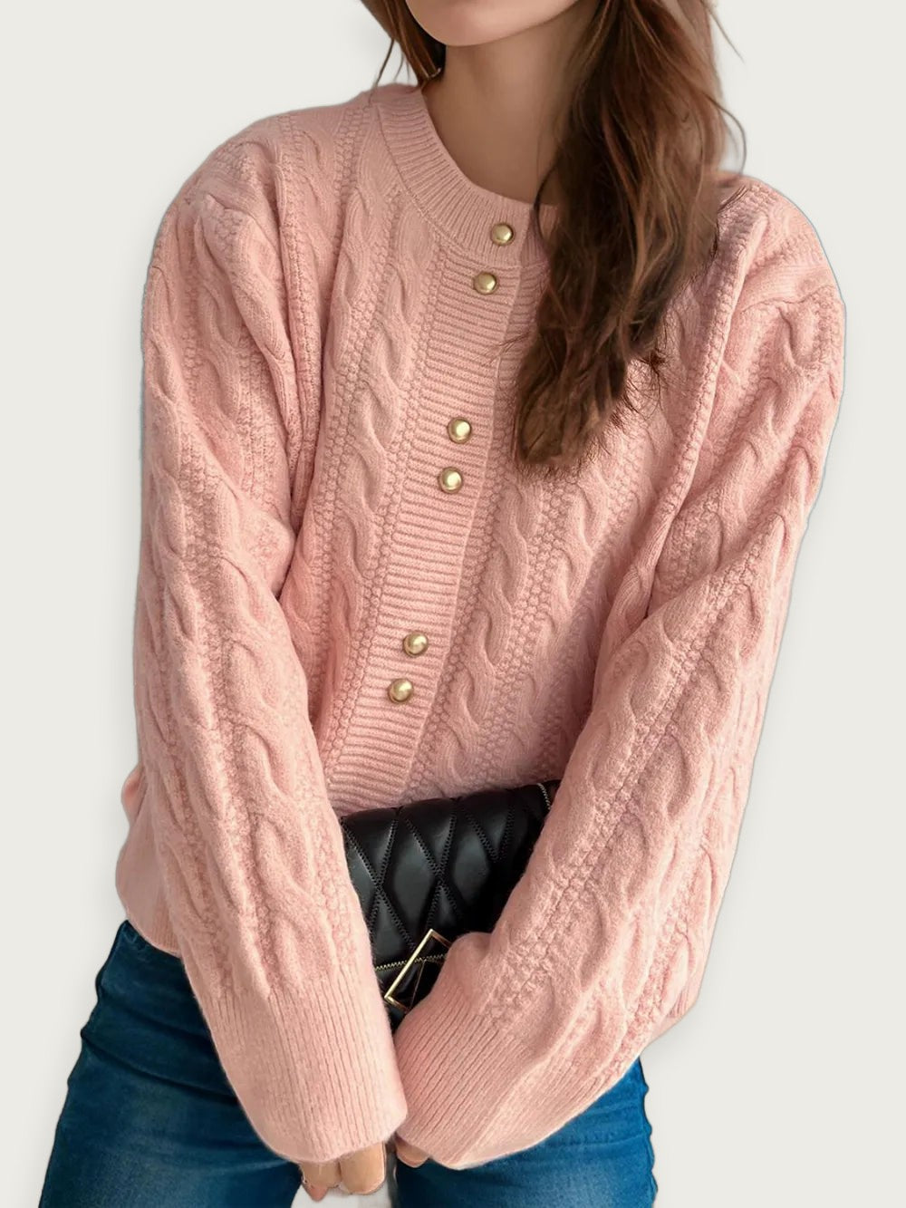 Flätstickad kofta – Klassisk rundhalsad modell