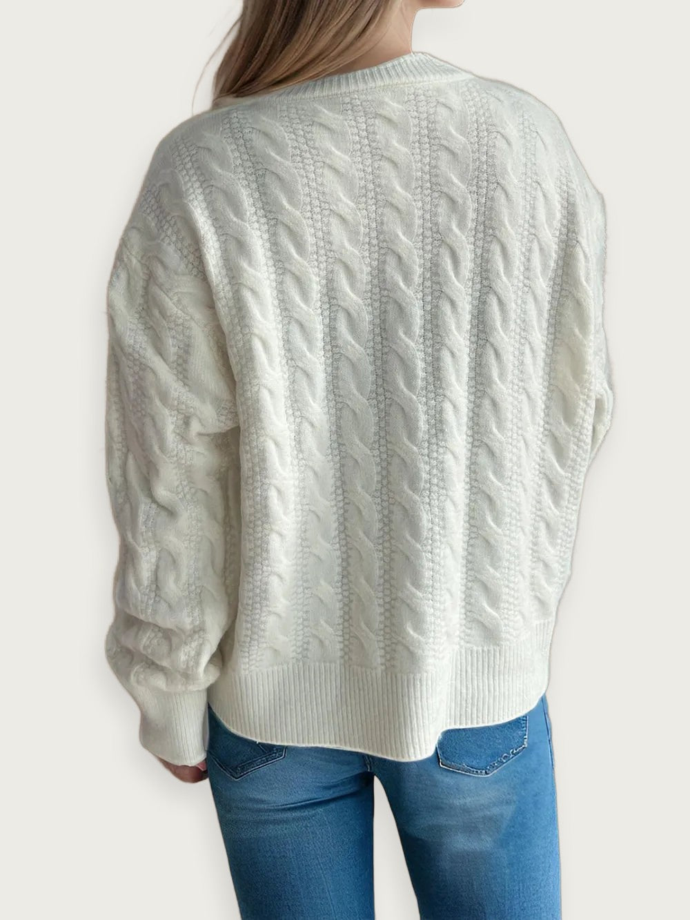 Flätstickad kofta – Klassisk rundhalsad modell