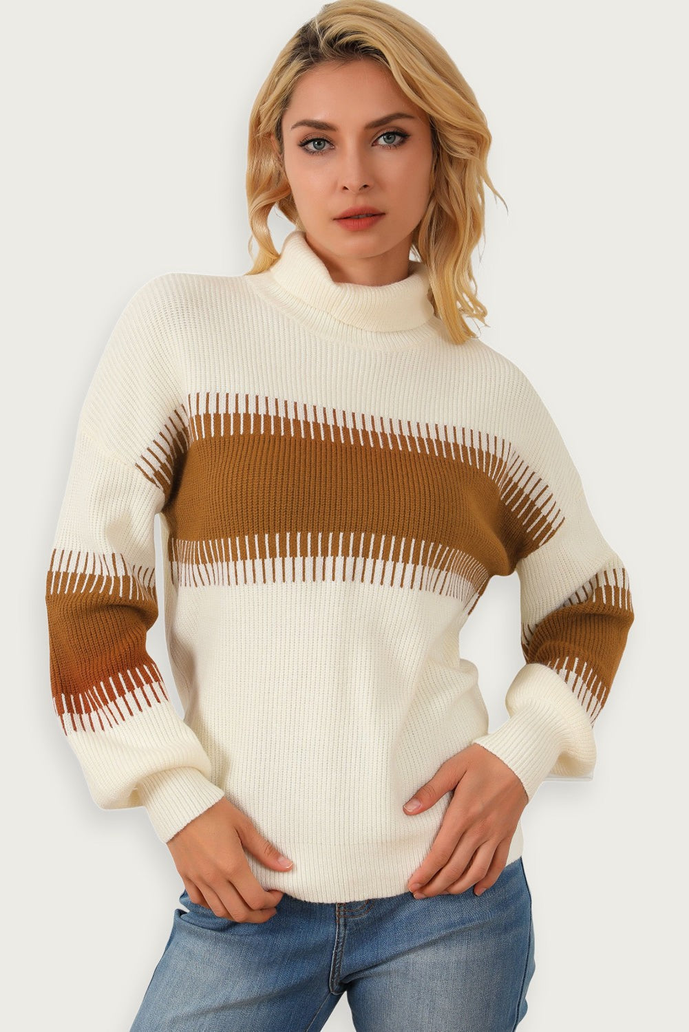 Vit patchwork polotröja – Modern stickad design